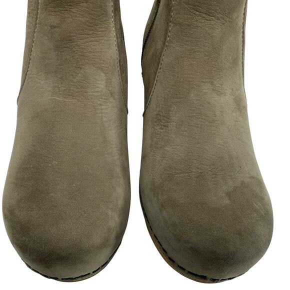 Boots - Picture 2 of 7